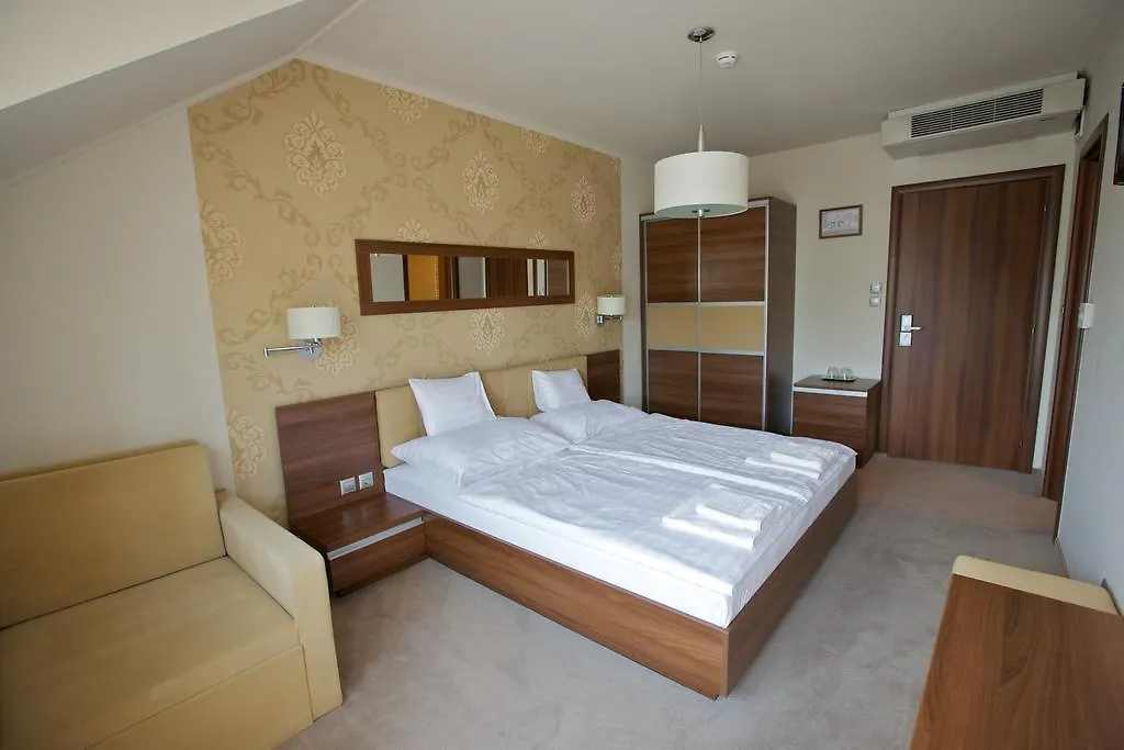 Airport Wellness Panzio Hotel Hajdúszoboszló 2*,